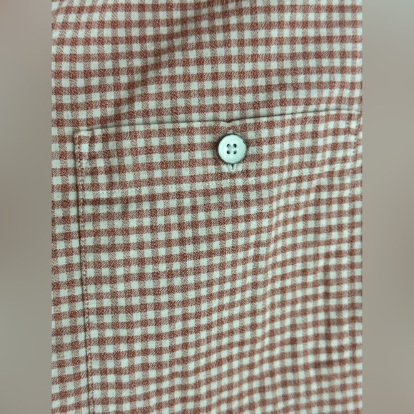 Banana Republic men’s shirt. Size Small. Standard Fit. Nice look for going out!! - Picture 3 of 4